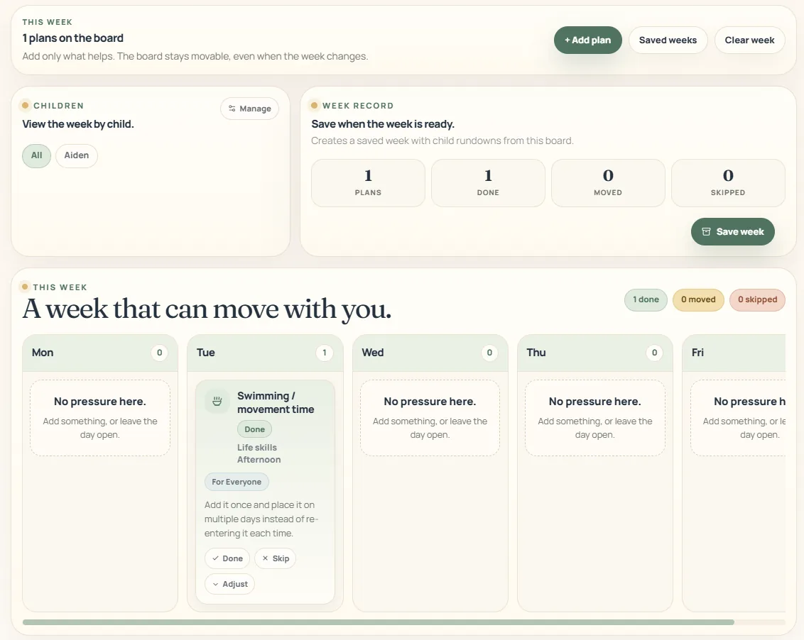 SoftWeek Planner weekly board with saved week, children, and flexible plan controls